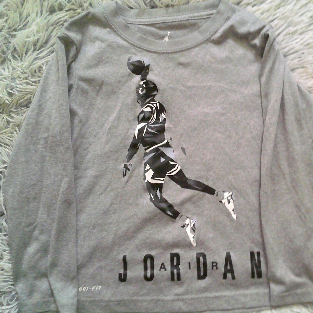 Boys Jordan Long sleeve shirt- NWOT